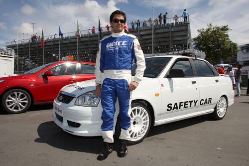 Bruno Correia en de Lada Priora Safety Car